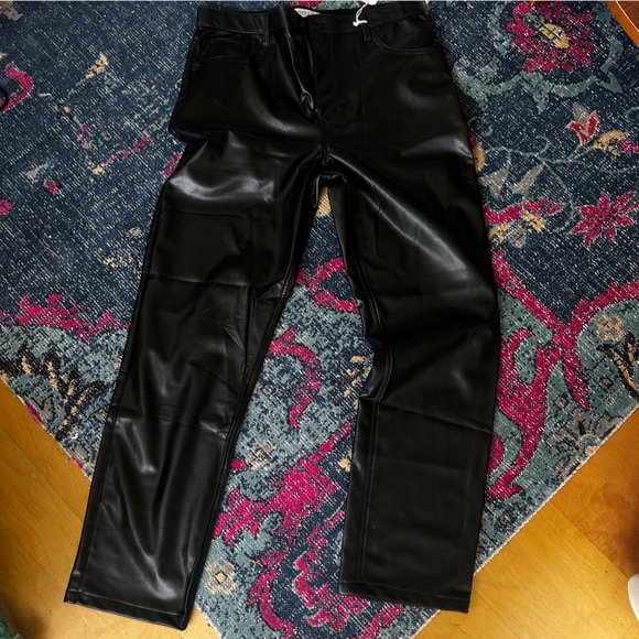 New Abercrombie & Fitch Vegan Leather 90’s Straight Ultra High Rise pant 16 long - Picture 10 of 16